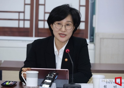 [포토] AI 성평등 전략 포럼에서 발언하는 원민경 장관