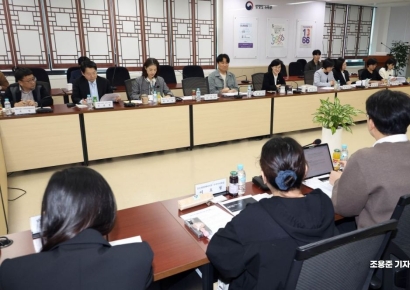 [포토] 원민경 장관, 'AI 성평등 전략 포럼' 발언