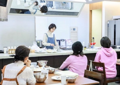 '버터떡' 만들고 비트코인 투자 배운다…'MZ' 사로잡은 '문센'