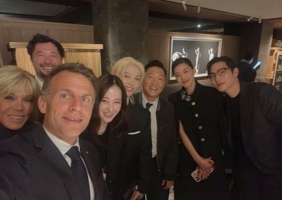 "위하여" 한국어로 건배사에 화답…전지현·필릭스와 찍은 셀카 공개한 마크롱