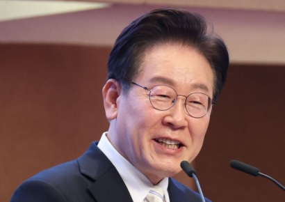 '부활절' 흰색 넥타이 맨 李대통령 "중동전쟁 위기, 가용한 모든 정책수단 총동원"