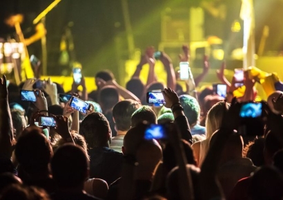 "최애 위해서라면 500만원 안 아까워"…36조 덕질 시장 키운 의외의 주역