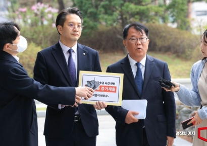 [포토] 서민석 변호사, '통화녹음 원본이다'