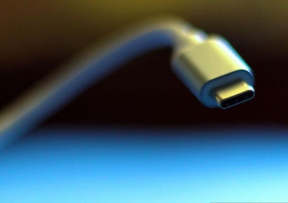 카페서 충전하려고 공용 USB 꽂았는데…韓, 작년에만 920만명 털렸다