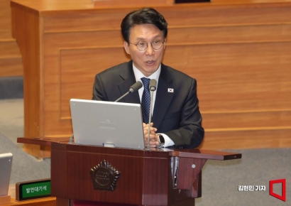 金 "환율 오르는 부분 이상…제일 부담스러운 지표"