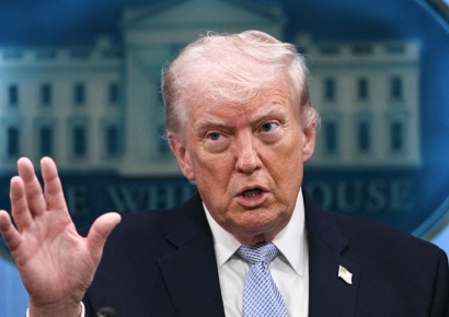 트럼프 "이란 인근에 美병력 계속 주둔…합의 미이행하면 '총격전'"