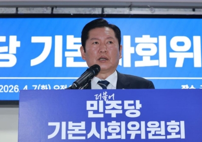 정청래 "'기본사회'로 대한민국 미래 방향 제시한 李대통령 혜안 놀라워"