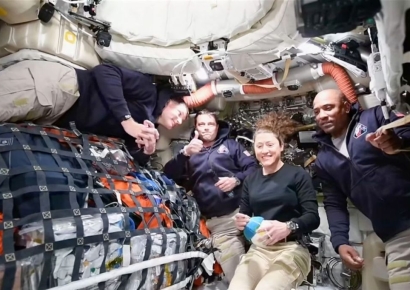 지구 귀환길에 오른 아르테미스 2호…트럼프 "현대의 개척자들"