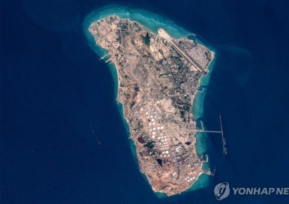 "미군, 이란 '최대 원유 공급 거점' 하르그섬 군시설 공격"