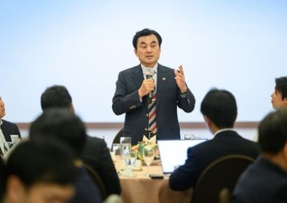 안규백 "육해공 사관학교 통합해 생도 선발" 