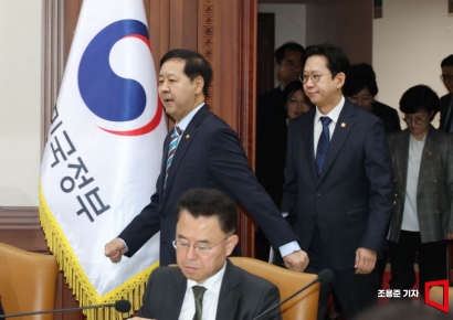 [포토] 회의 참석하는 구윤철, 배경훈 부총리