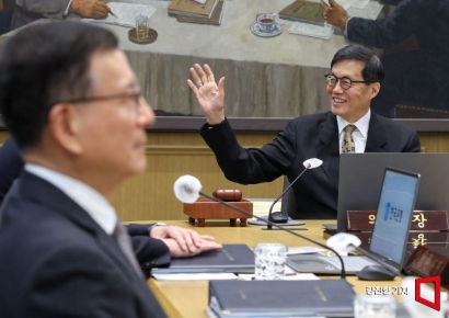 [포토] 4월 금통위 본회의 참석한 이창용 한국은행 총재