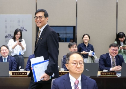 [포토] 환하게 웃는 이창용 한국은행 총재