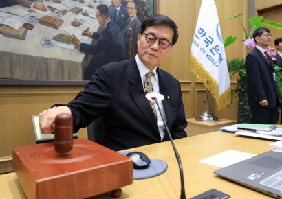 [초동시각]떠나는 이창용이 한국은행에 남긴 것 