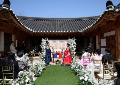 치솟는 결혼 비용 '한숨'…전북 '공공예식' 돌파구 될까?