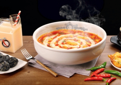 '치킨공화국'에 반기 든 떡볶이…진격의 '엽떡' 푸라닭 잡고 60계 쫓는다