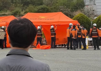 "아빠 잃은 세 아이 어쩌나""…김대중, 완도 화재 현장 '눈물의 조문'