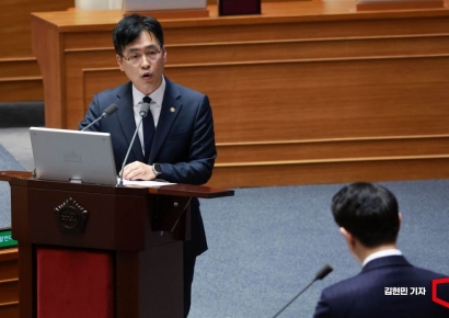 [포토] 대정부질문 답변하는 김민재 차관