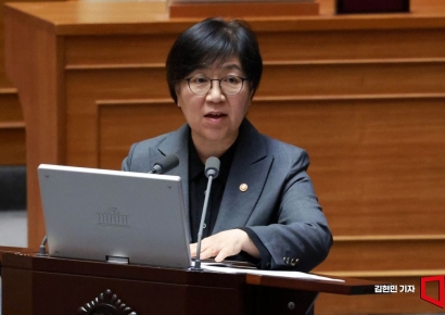 [포토] 답변하는 정은경 보건복지부 장관