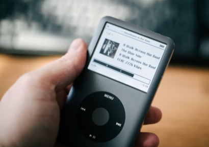 "스마트폰 대신에" 중고가 90만원 찍었다…Z세대 소환에 인기 폭발한 '이것'