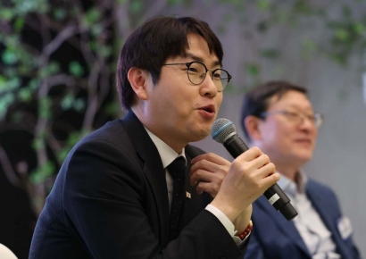 하정우 수석, 부산 북구 러브콜에 "당분간 청와대서 일하기를 선호해"