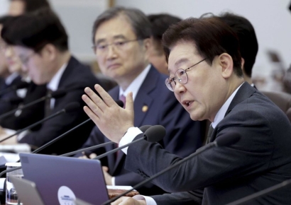 李대통령 "다주택 공직자, 부동산 정책 배제…복사하는 직원도 제외"