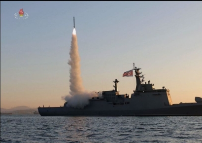 북, '잠수함 기지' 신포서 단거리 탄도미사일 발사…140㎞ 비행