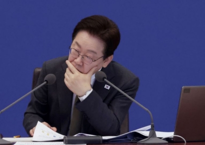 李대통령, '관료화' 또 경계령 "지휘관이 빨간색이면 발끝까지 빨간색 만들어야"  