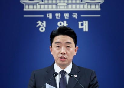 강훈식 비서실장 "원유 2억7300만배럴, 나프타 210만t 추가 확보"