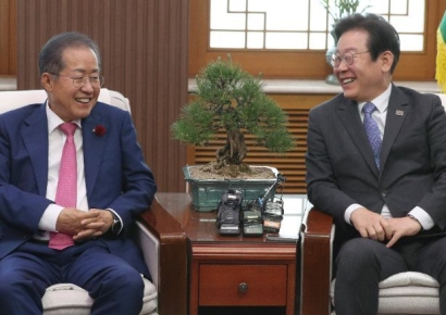 李대통령, 홍준표 전 시장과 오찬…"MB 예우복원 요청"(종합)