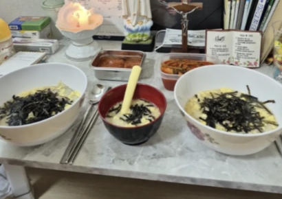 "건강해지라고 먹인 건데요?" 생후 2개월 아기에 떡국 먹인 30대 엄마