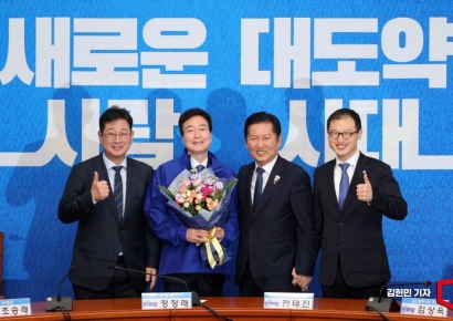 [포토] 민주당 재보선 영입인재 1호 전태진 변호사