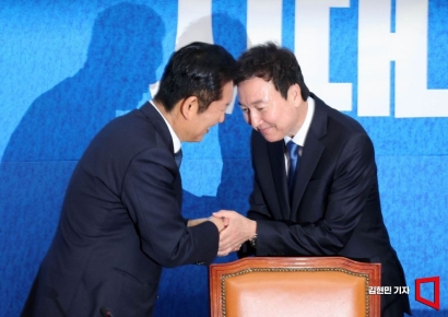 [포토] 민주당, 1호 인재로 전태진 변호사 영입