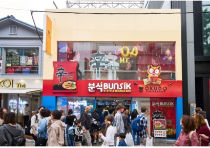 "日라면보다 맛있어"…땀 뻘뻘 '후루룩', 하라주쿠도 먹혔다[마흔살 辛라면]