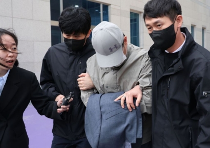 친인척집 화장실에도 카메라 설치…교육청 전 장학관, 6곳서 41명 불법촬영