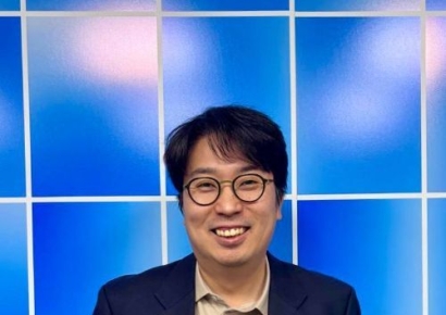 李대통령, 'AI 기본사회' 설계 기여 차지호 의원에 감사패