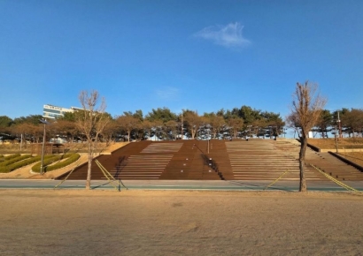 구로구, 안양천에 40m 계단형 제방 휴게공간 조성