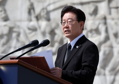 李대통령 "4·19는 민주주의 등불…특별한 희생·헌신 잊지 않겠다"