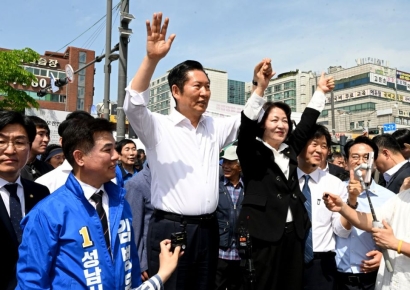 정청래, 추미애·김병욱 '지원사격'…모란시장서 지지 호소