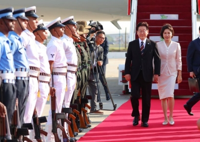 [속보] 李대통령, 인도 뉴델리 도착…국빈 방문 일정 시작