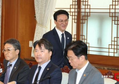 [포토] 회의 참석하는 김민석 국무총리