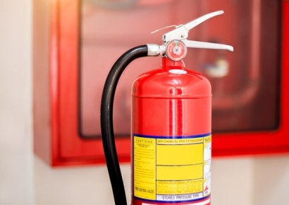 "제대로 작동하나 보려고"…새벽에 지하철 내부서 소화기 난사한 20대