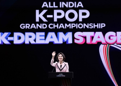 印 뉴델리 'K-Dream Stage' 찾은 김혜경 여사 "문화는 국경 넘어 사람 잇는 힘 지녀"