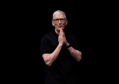 애플 "팀쿡, 9월 CEO직 사임…후임은 존 터너스 수석부사장"   