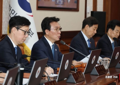 [포토] 국무회의 겸 비상경제본부회의 발언하는 김민석 총리