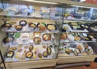 "나오자마자 인기 폭발"…푸드코트 샘플 음식, 누가 처음 만들었을까?[맛있는 이야기]