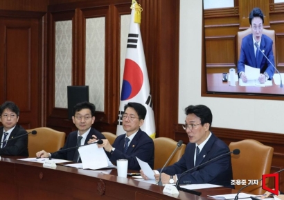 [포토] 비상경제본부회의 주재한 김민석 총리