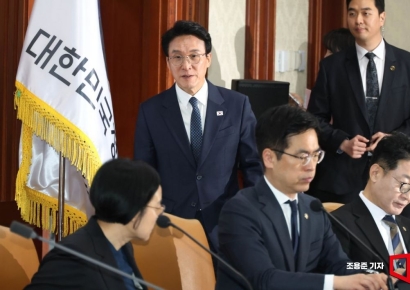 [포토] 비상경제본부회의 참석하는 김민석 총리