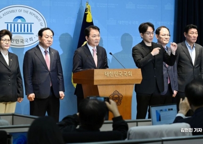 [포토] 국힘 "정동영 존재 자체가 안보에 해악…즉각 내려와야"