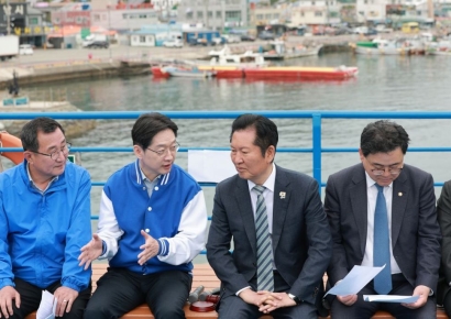 승부 가를 35% 무당층…민주당, 통영 선상 최고위로 민심 공략